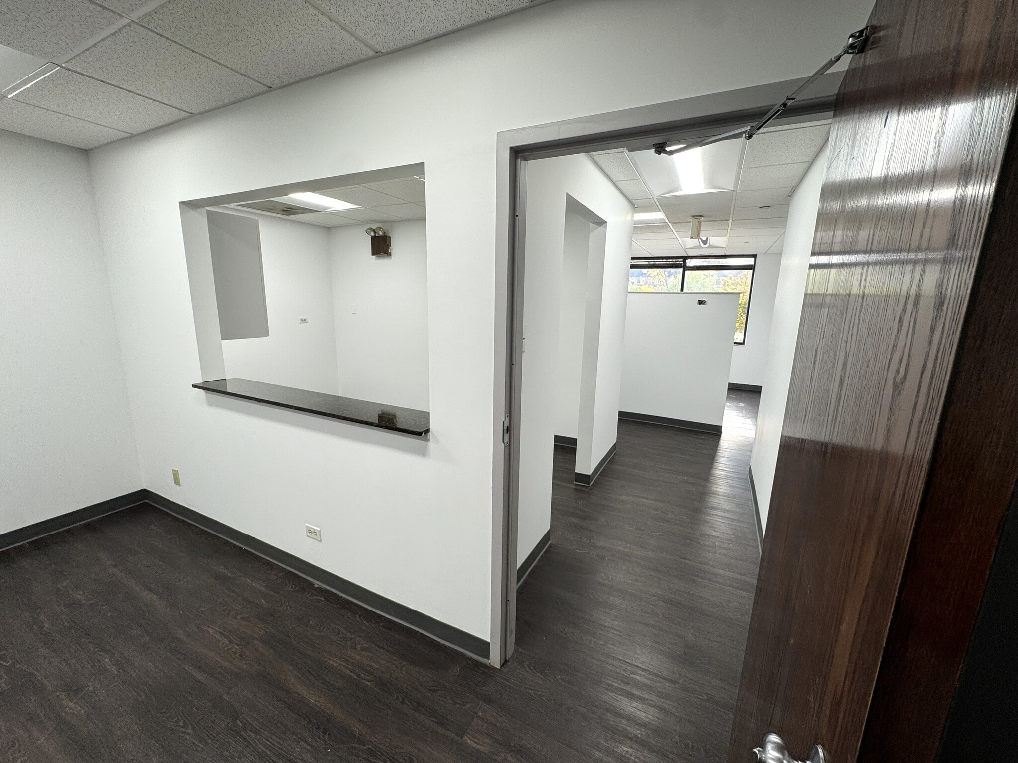 1250 N Mill St, Naperville, IL for lease Interior Photo- Image 1 of 8