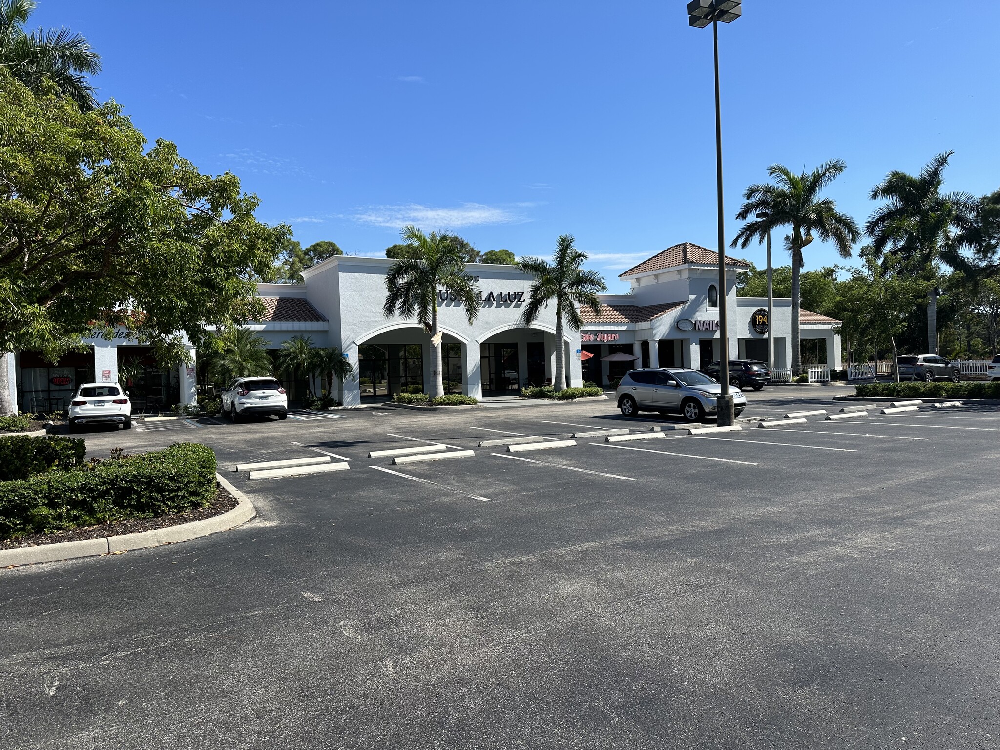 13500 Tamiami Trl N, Naples, FL for lease Building Photo- Image 1 of 10