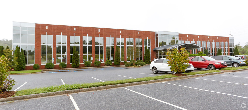 2660 Tate Blvd SE, Hickory, NC for lease - Primary Photo - Image 1 of 5