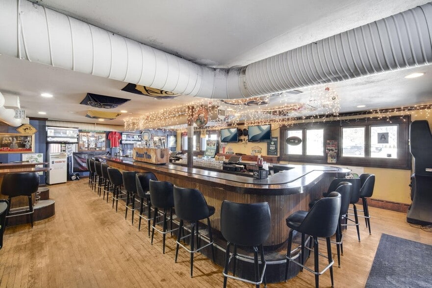 6317 W Bluemound Rd, Milwaukee, WI for sale - Building Photo - Image 3 of 25