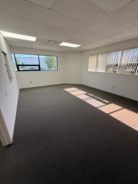 991 Main St, Holbrook, NY for lease - Interior Photo - Image 3 of 12