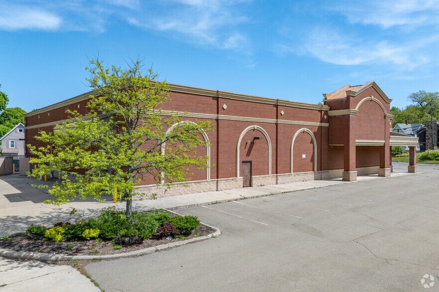 811 N Main St, Jamestown, NY for sale - Building Photo - Image 3 of 7
