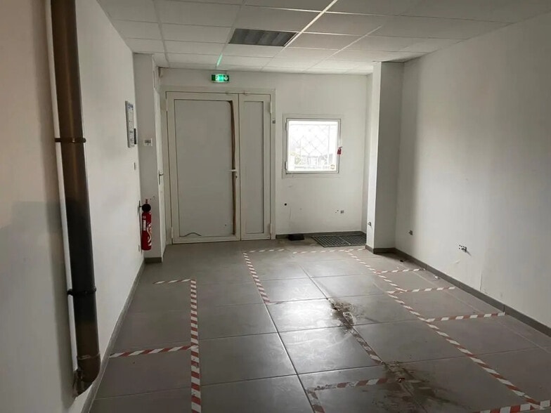 Office in Vendargues for lease - Interior Photo - Image 2 of 6