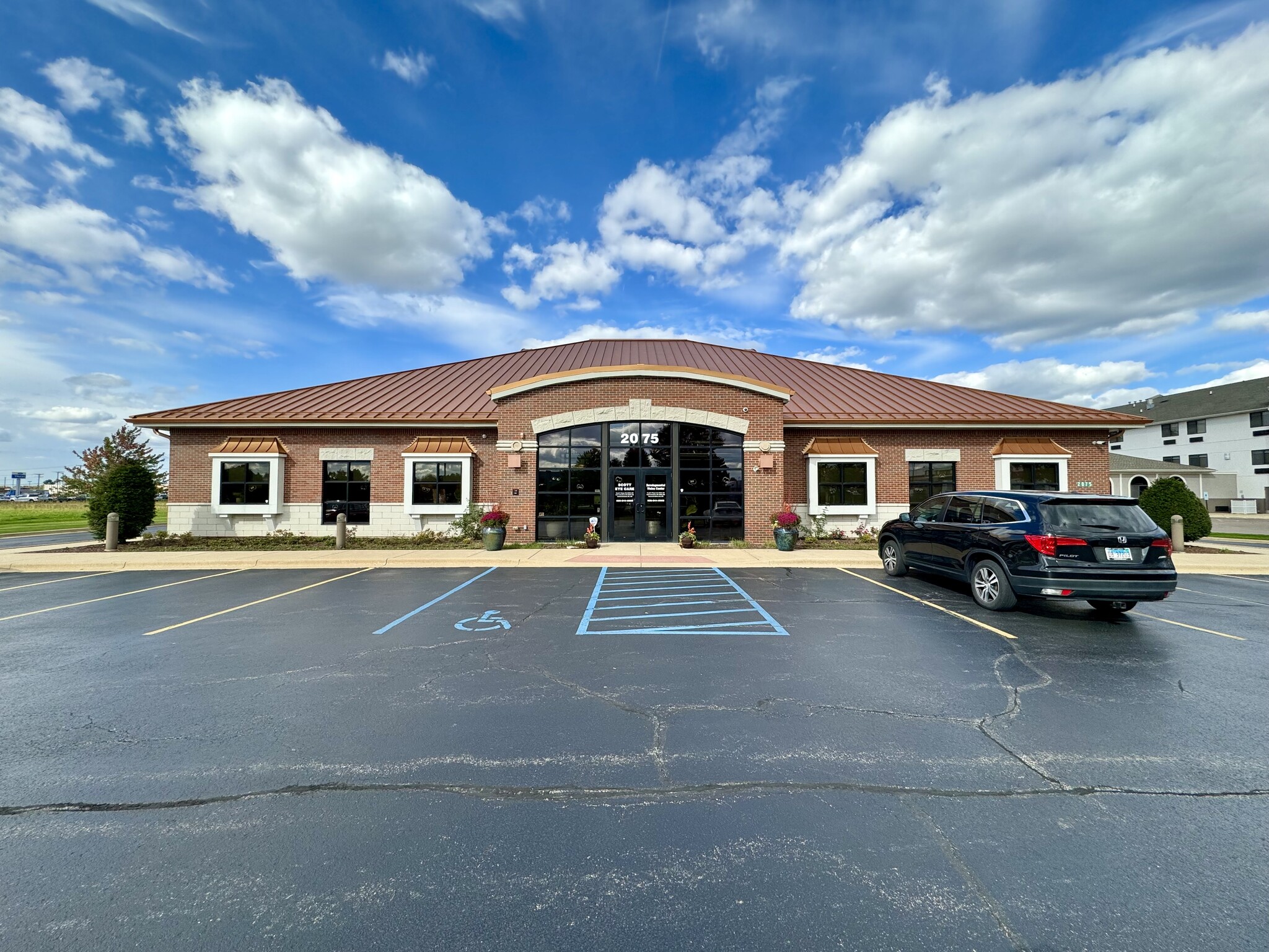 2073-2075 Wiesbrook Rd, Oswego, IL for lease Building Photo- Image 1 of 11