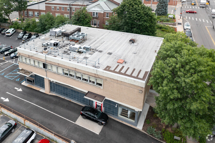 Plandome Road, Manhasset, NY for lease - Building Photo - Image 3 of 20