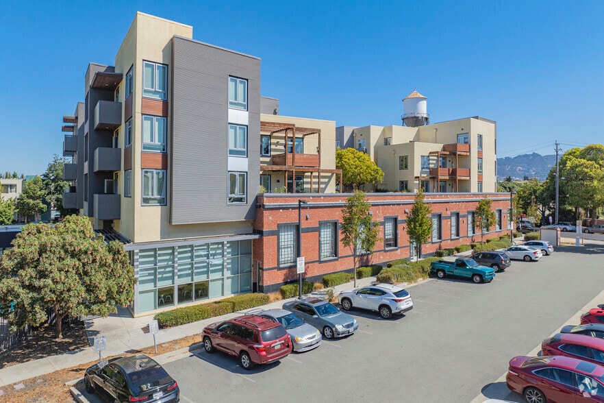 1333 Powell St, Emeryville, CA for lease - Building Photo - Image 3 of 36
