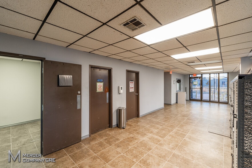1708 SE 25th St, Oklahoma City, OK for lease - Interior Photo - Image 2 of 36