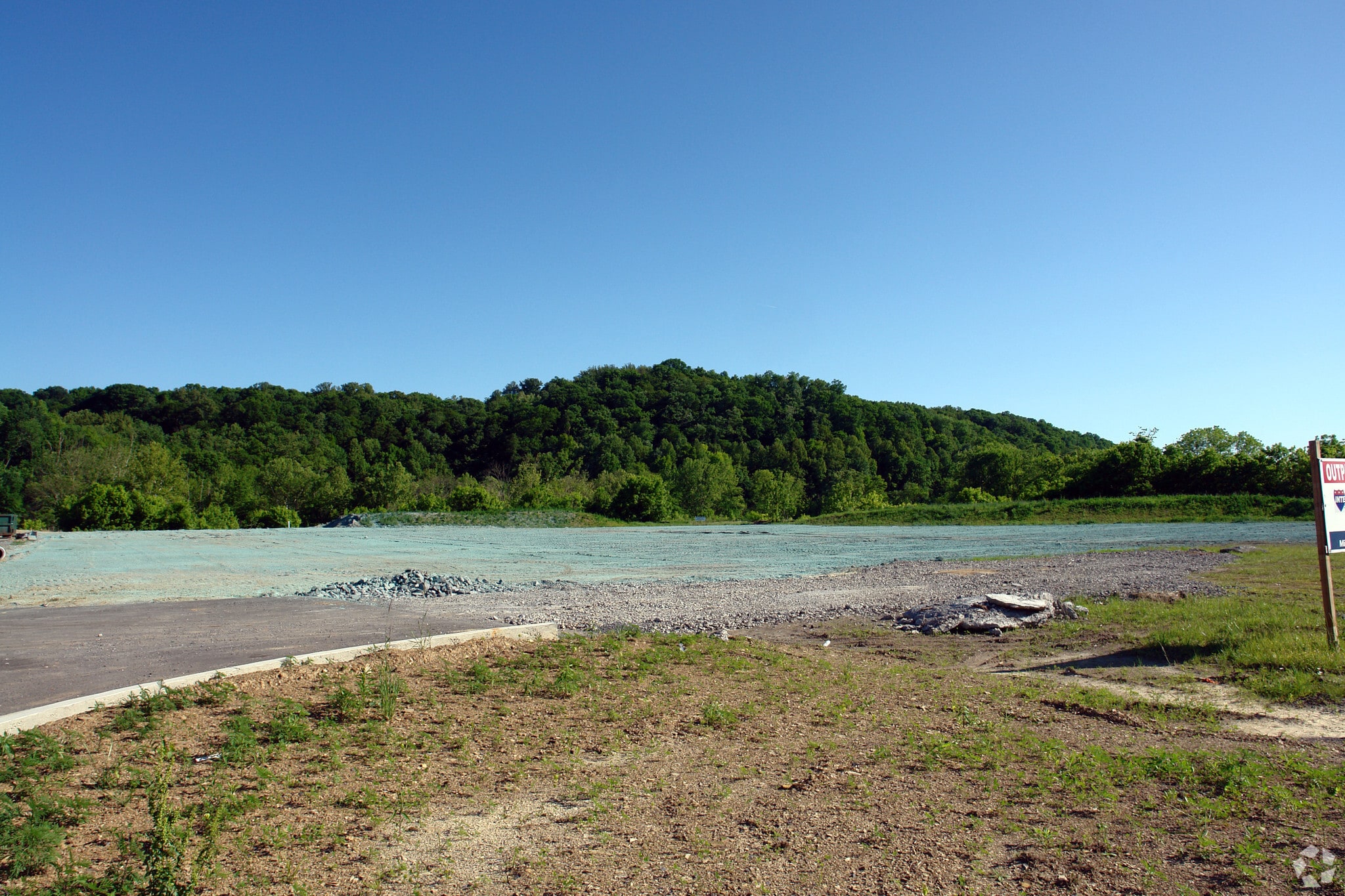 2626 E Stone Dr, Kingsport, TN for lease Primary Photo- Image 1 of 4