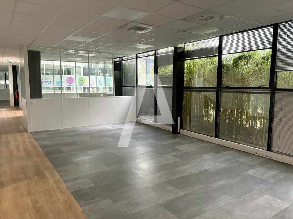 3 Rue De La Croix Martre, Palaiseau for lease Interior Photo- Image 1 of 8