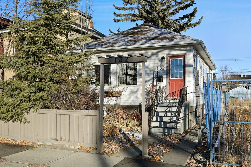 132 17 Avenue NW, Calgary, AB for sale - Building Photo - Image 3 of 35