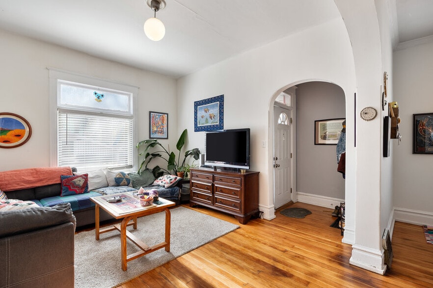 Brill Group Portfolio portfolio of 4 properties for sale on LoopNet.com - Interior Photo - Image 3 of 20