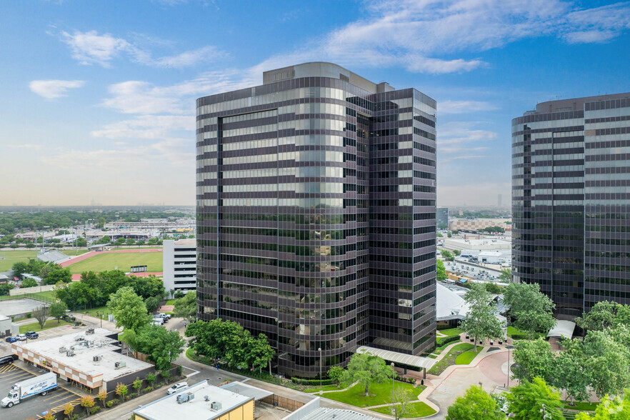 7324 Southwest Fwy, Houston, TX for lease - Building Photo - Image 1 of 13