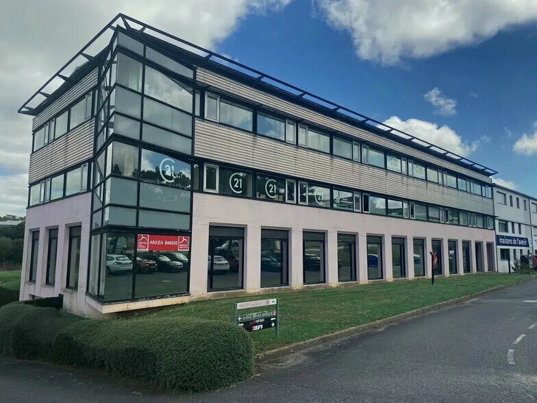 Office in Quimper for lease - Building Photo - Image 1 of 10