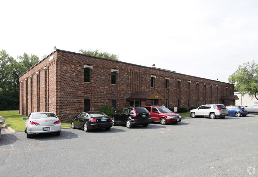 6440 Flying Cloud Dr, Eden Prairie, MN for lease - Primary Photo - Image 1 of 6