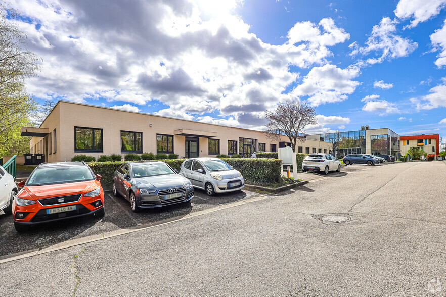 Office in Limonest for lease - Building Photo - Image 2 of 2