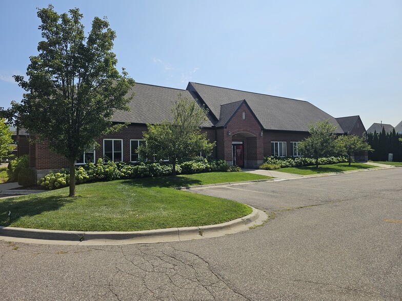 38221 Mound Rd, Sterling Heights, MI for sale - Building Photo - Image 1 of 1