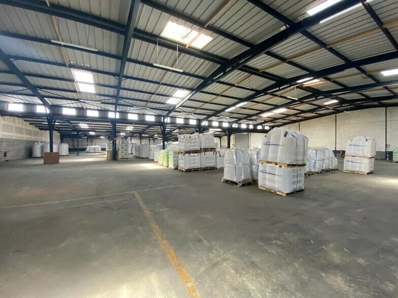 Office in Vitré for lease - Building Photo - Image 3 of 11