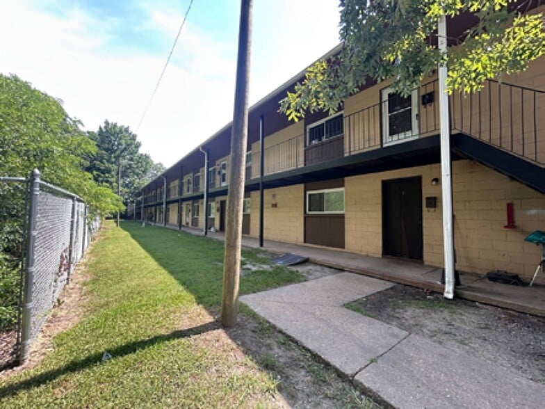 600 74th St, Newport News, VA for sale - Building Photo - Image 1 of 9