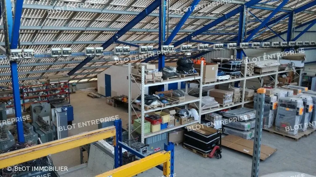 Flex in La Trinité-Surzur for lease Interior Photo- Image 1 of 3