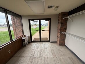 118 Homestead Dr, New Richmond, WI for lease Interior Photo- Image 1 of 9