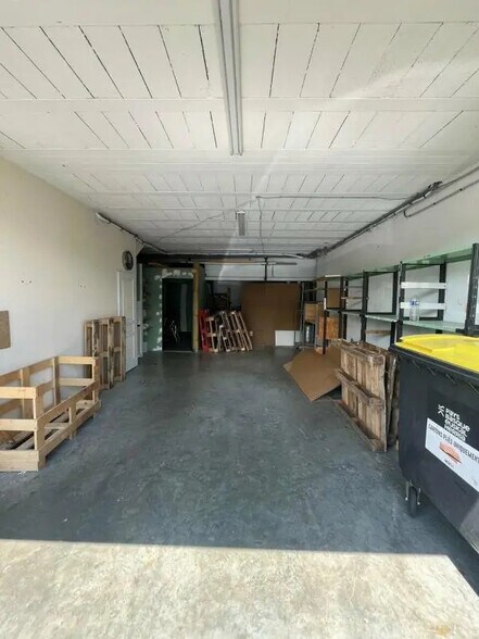 Flex in Ascain for lease - Interior Photo - Image 3 of 3