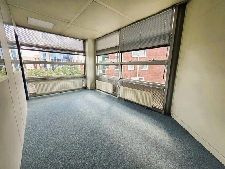 Office in Évry-Courcouronnes for lease - Building Photo - Image 2 of 13