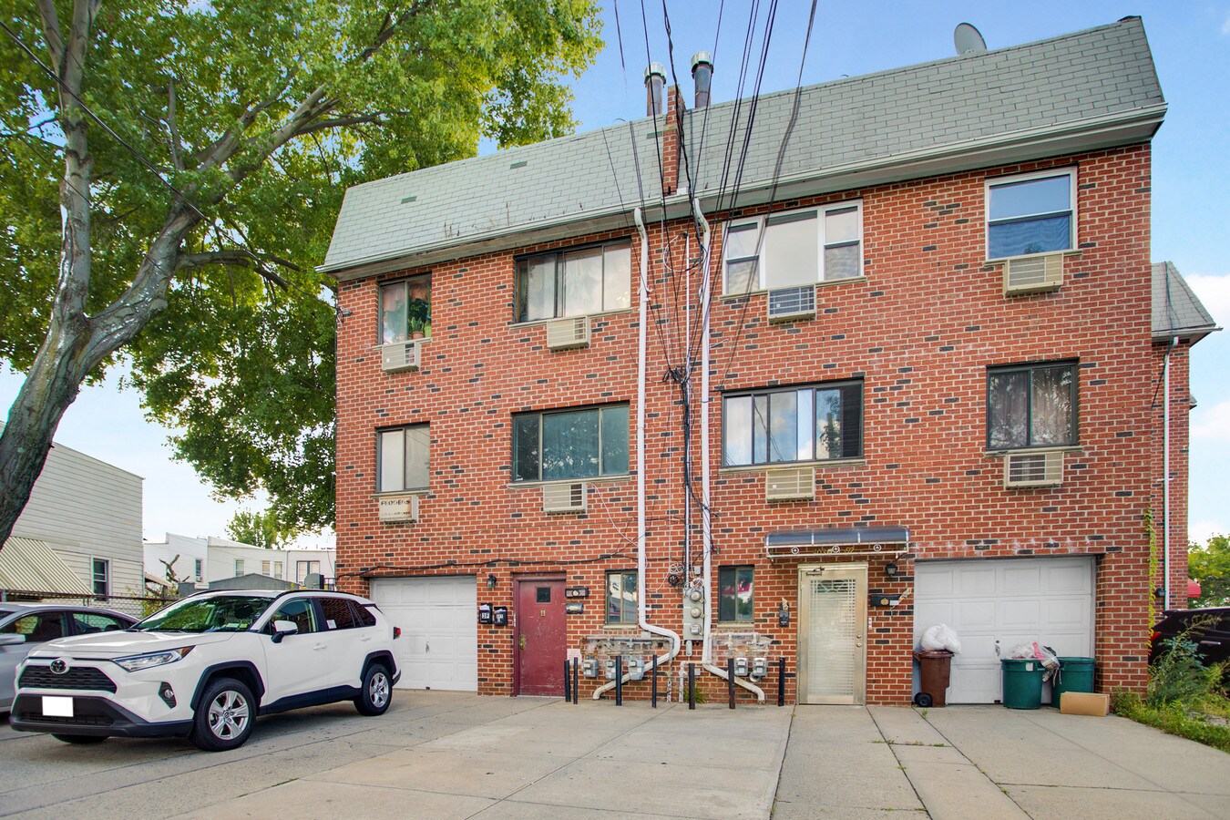 10312 92nd St, Ozone Park, NY 11417