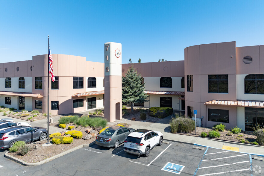 715 Southpoint Blvd, Petaluma, CA for lease - Building Photo - Image 3 of 7