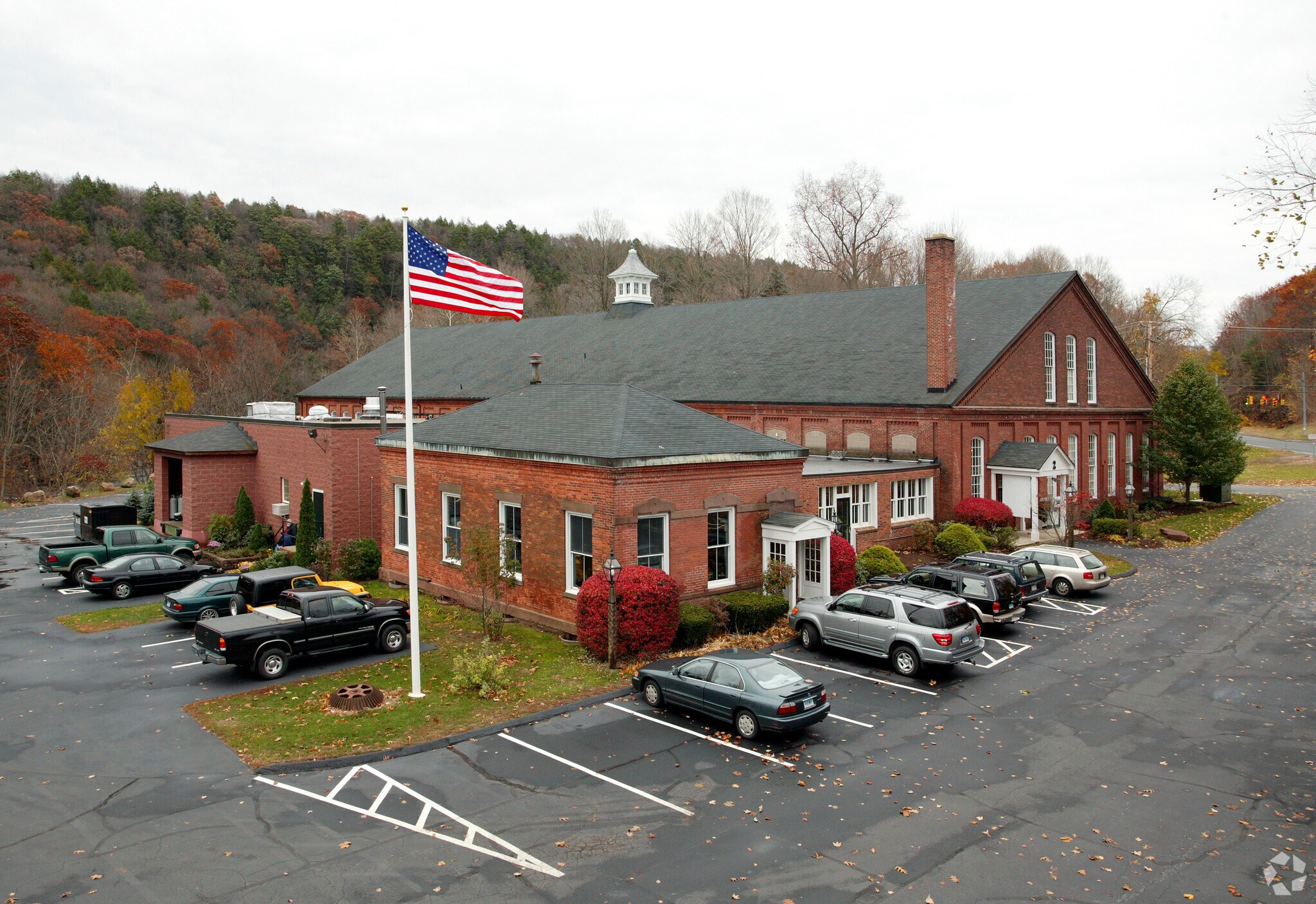 2 Tunxis Rd, Tariffville, CT 06081 The Mill at Tarriffvile