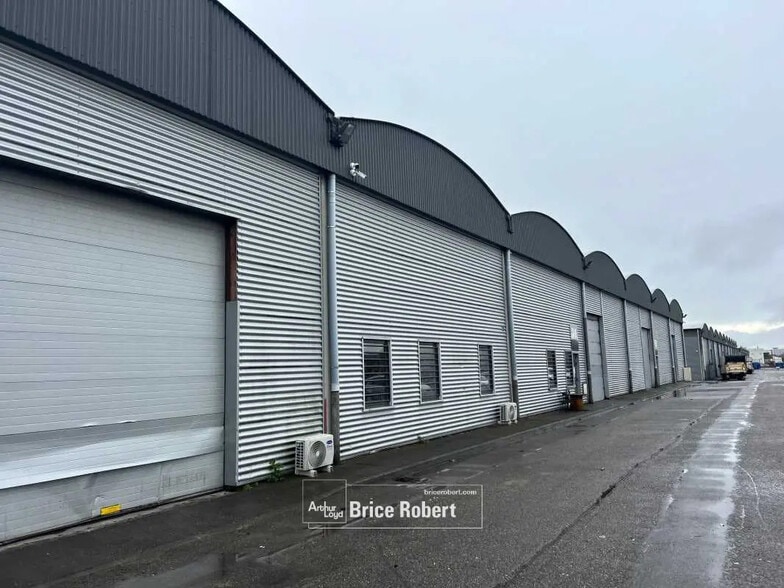 Office in Saint-Priest for lease - Building Photo - Image 1 of 6