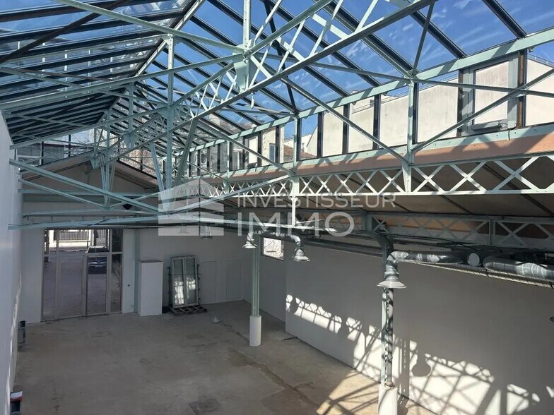 Office in Malakoff for lease - Interior Photo - Image 3 of 8