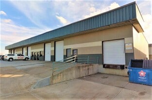 813 E Warren St, Gardner KS - Warehouse