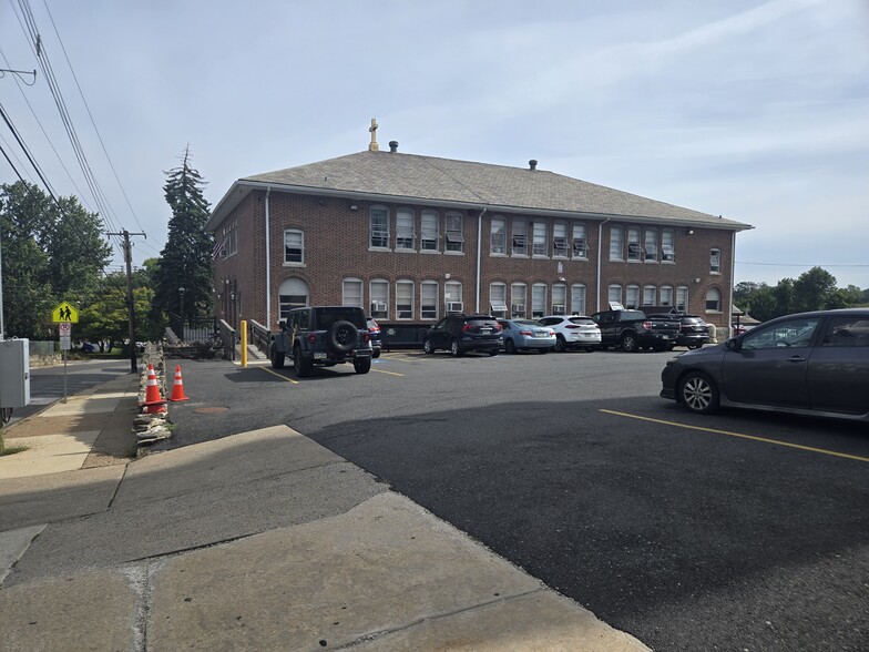 3400 Dennison Ave, Drexel Hill, PA for lease - Building Photo - Image 1 of 5