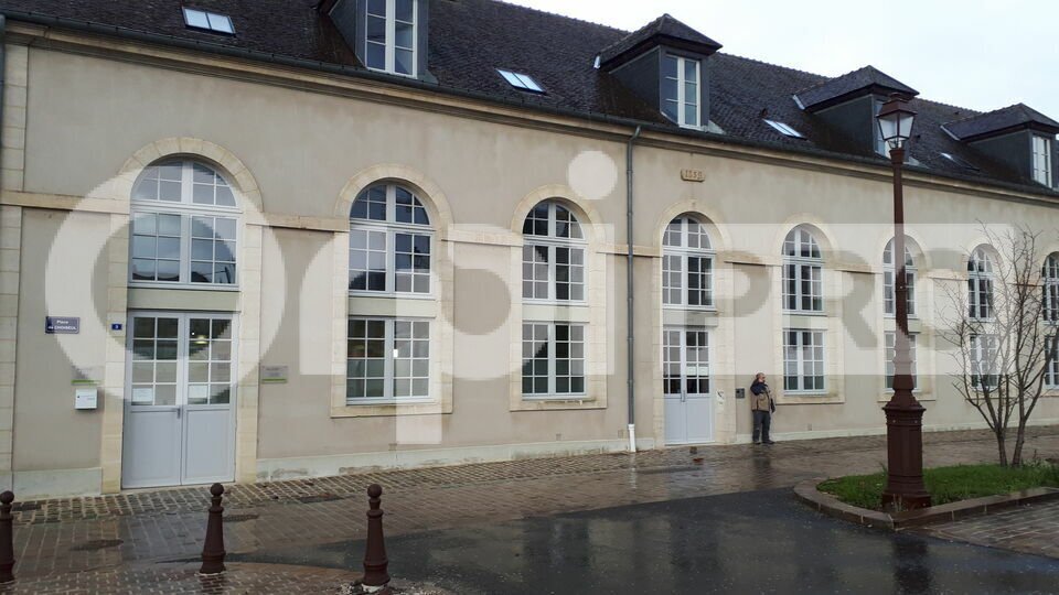 Office/Medical in Compiegne for lease - Building Photo - Image 1 of 4