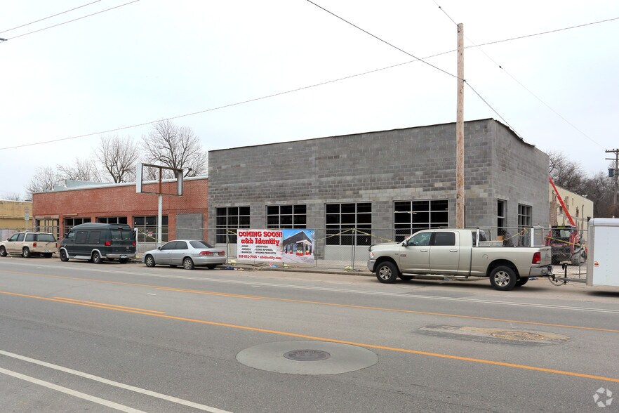 2020 E 3rd St, Tulsa, OK for sale - Primary Photo - Image 1 of 1