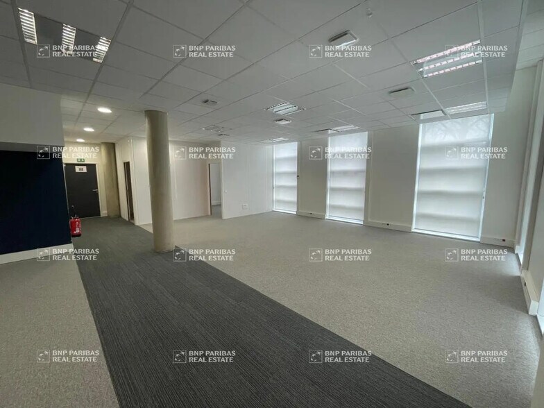 Office in Tours for lease - Interior Photo - Image 1 of 27
