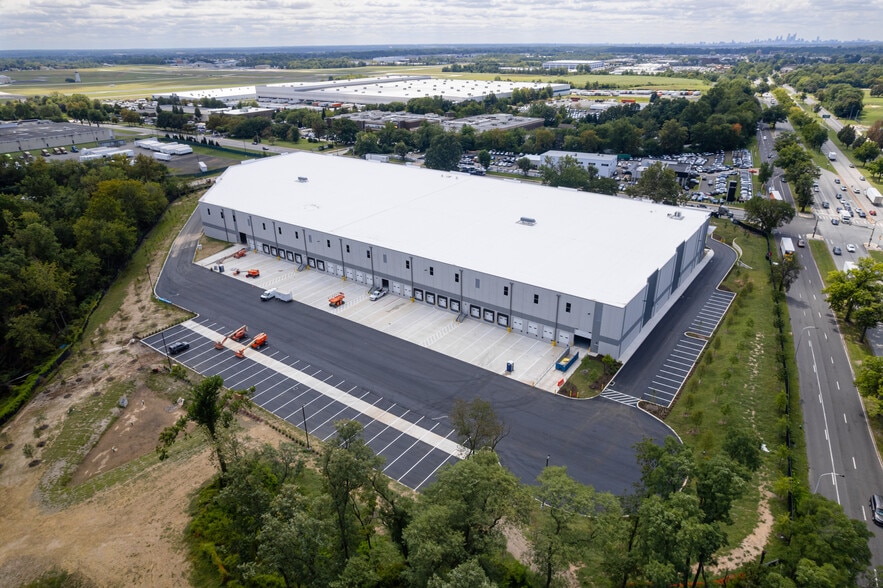 11301 Roosevelt Blvd, Philadelphia, PA for lease - Building Photo - Image 1 of 7