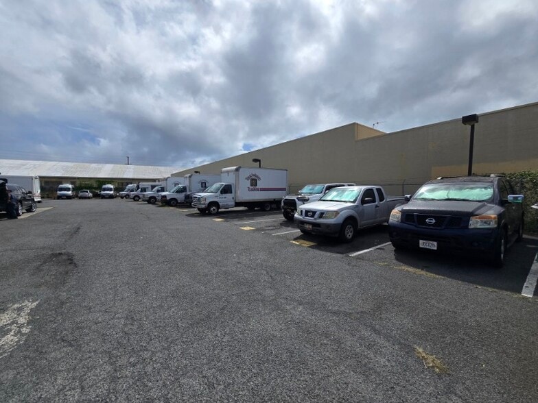 4321 Lawehana St, Honolulu, HI for lease - Primary Photo - Image 1 of 23