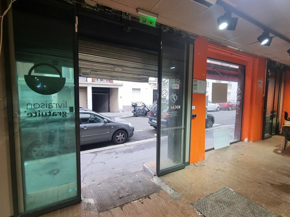 Flex in Paris for lease Interior Photo- Image 1 of 8