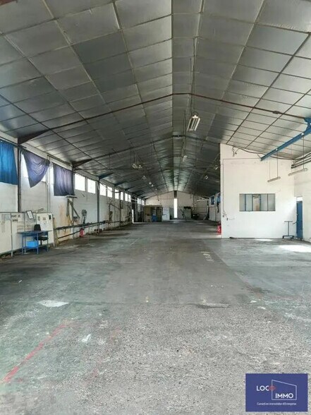 Industrial in Sainte-Bazeille for sale - Interior Photo - Image 2 of 6