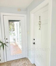 113 Holly Cres, Virginia Beach, VA for lease Interior Photo- Image 2 of 11