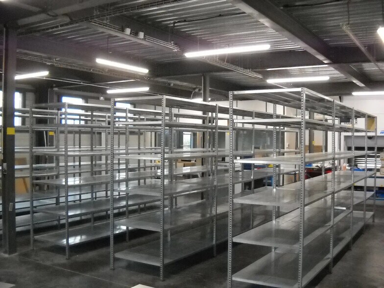 Flex in MONTFORT-L'AMAURY for lease - Building Photo - Image 3 of 7