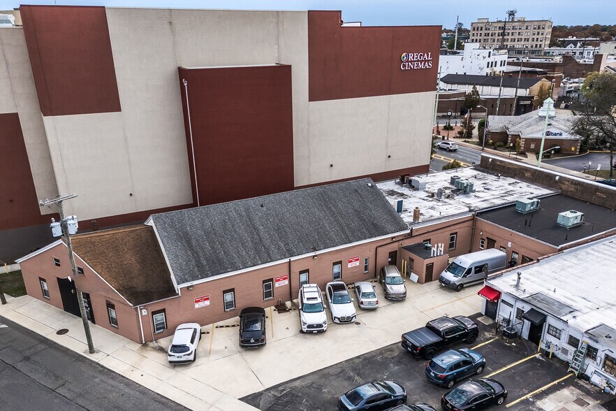 337-343 Merrick Rd, Lynbrook, NY for sale - Building Photo - Image 3 of 16