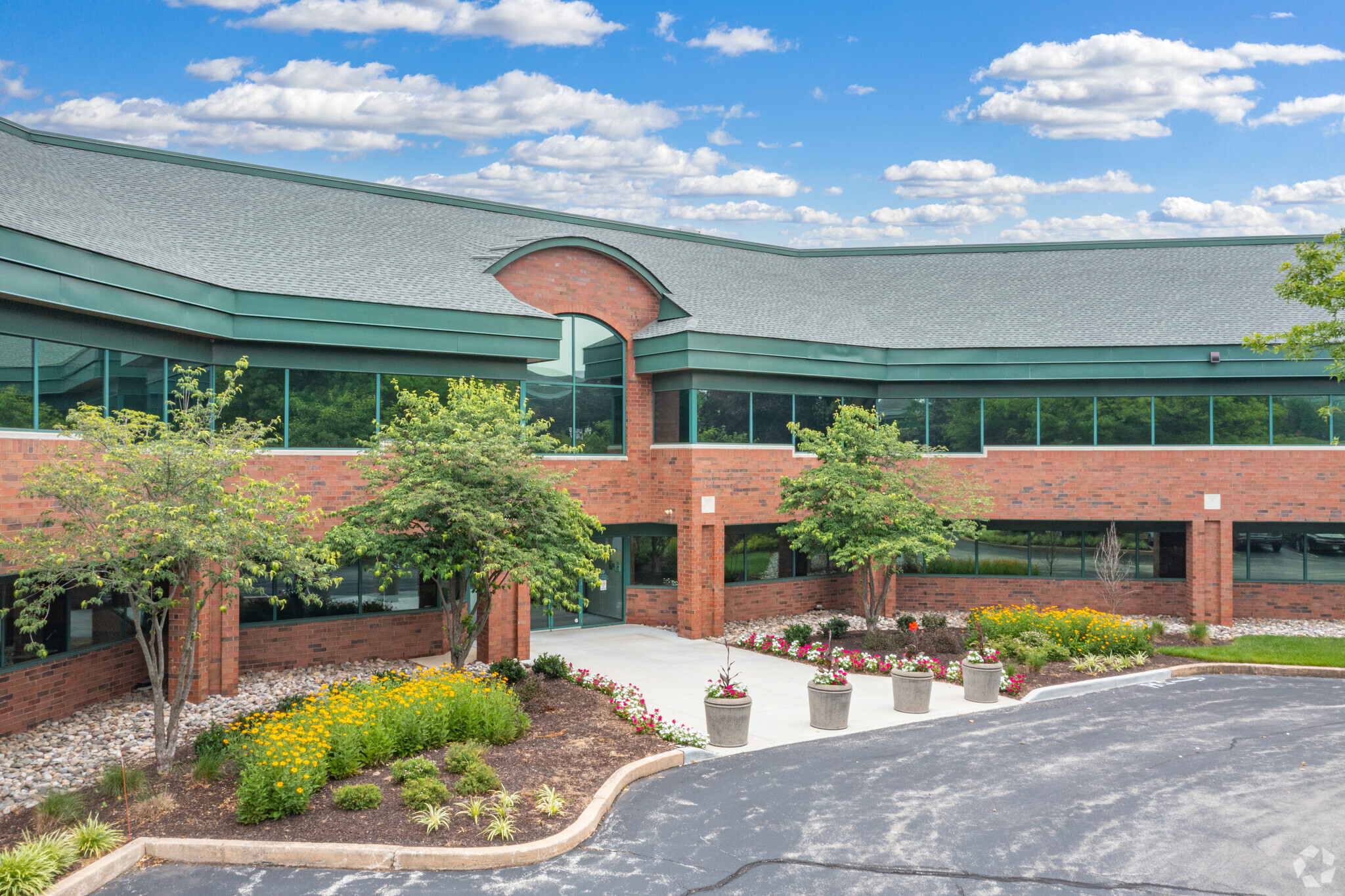 19 Campus Blvd, Newtown Square, PA for lease Building Photo- Image 1 of 7