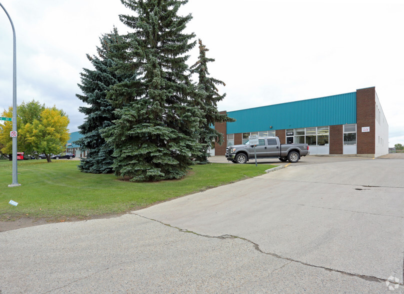 5203-5519 82 Av NW, Edmonton, AB for lease - Building Photo - Image 3 of 4