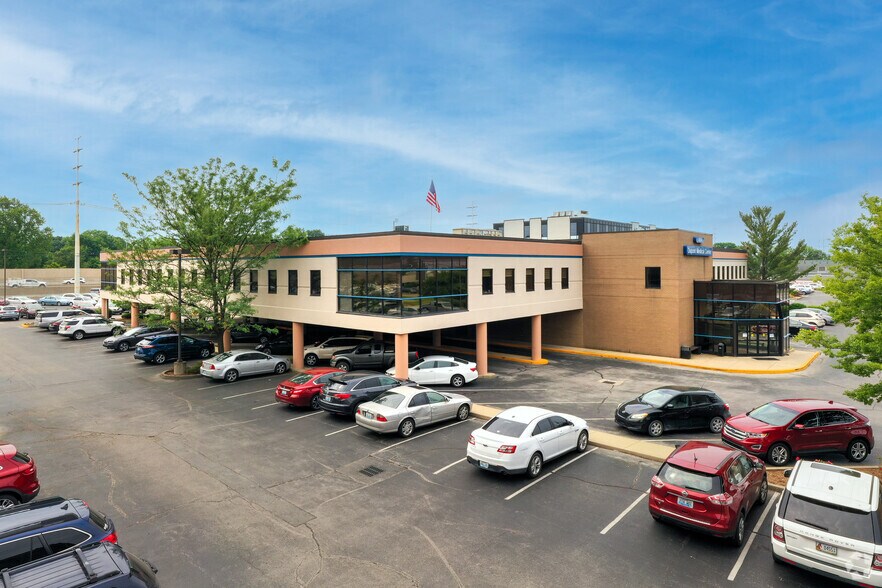 4004 Dupont Cir, Louisville, KY for sale - Primary Photo - Image 1 of 1