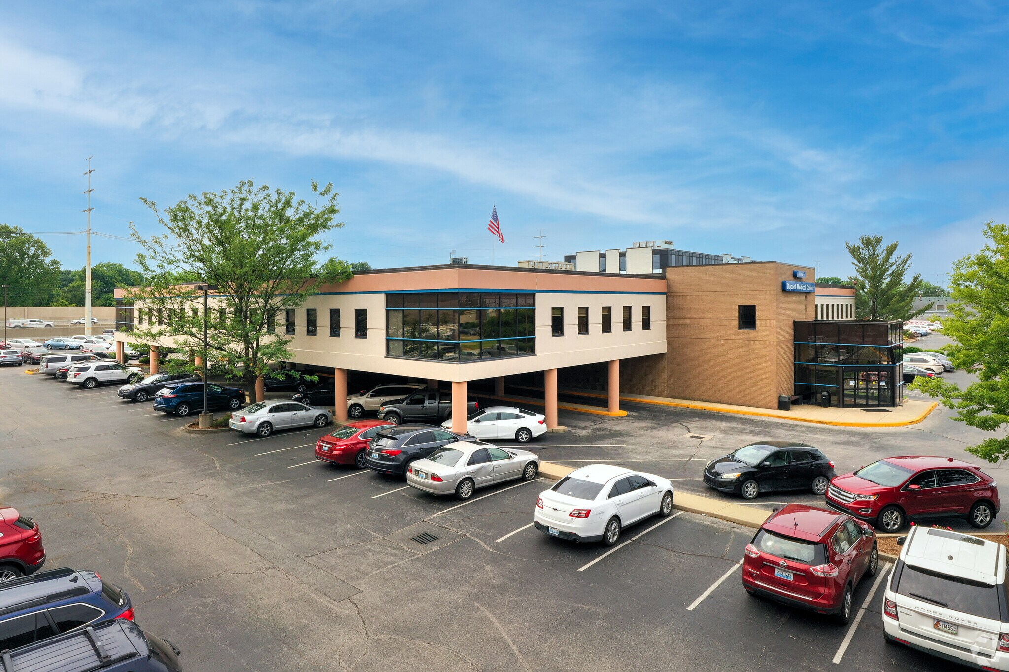 4004 Dupont Cir, Louisville, KY for sale Primary Photo- Image 1 of 1