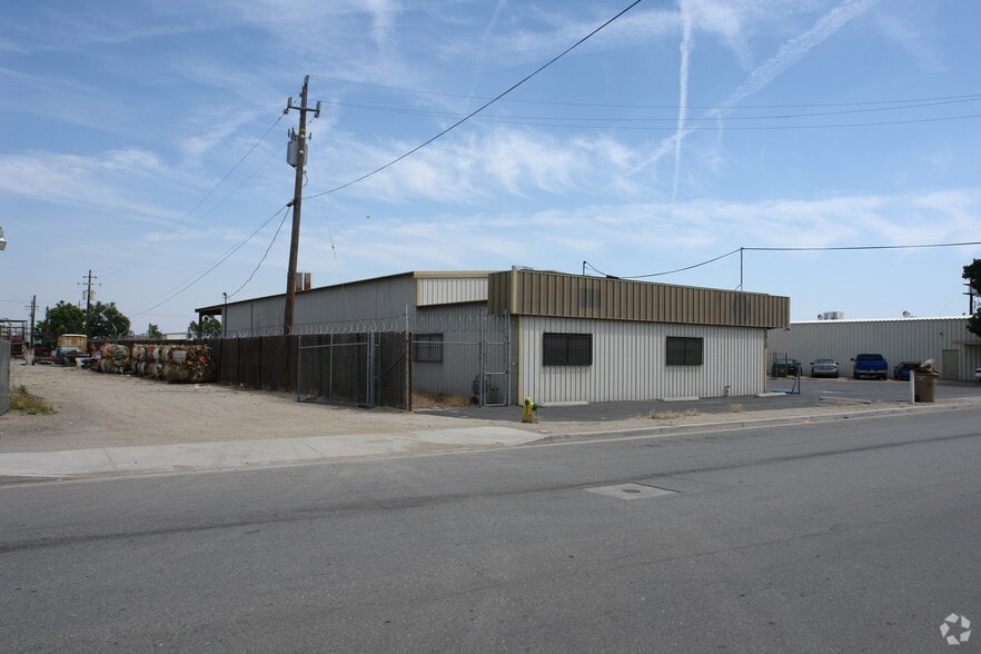 3010 Fairhaven Dr, Bakersfield, CA for lease - Building Photo - Image 2 of 5