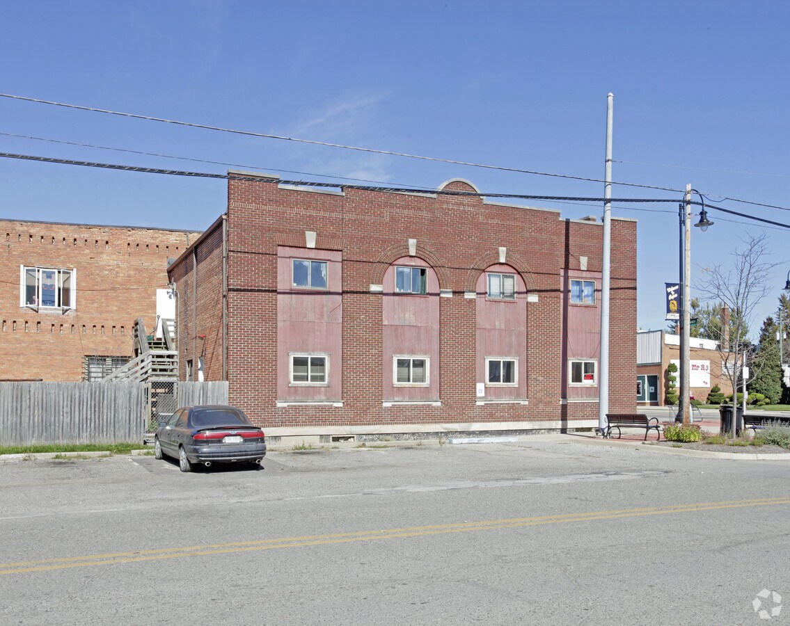 101 N Main St, Capac, MI 48014