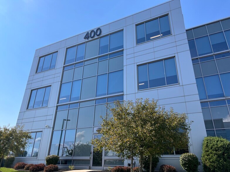 400 Airborne Pky, Buffalo, NY for lease - Building Photo - Image 2 of 21